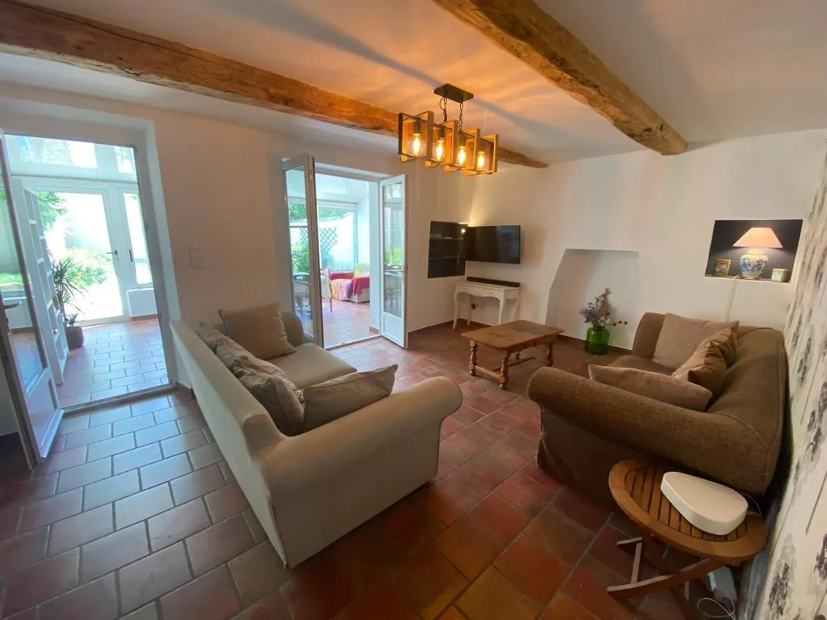 Holiday home Les Volets Bleus Villa Malaucene